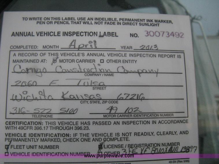 image for item D8497 1999 Ford F800 semi truck