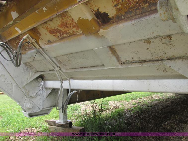 image for item E7292 1976 Load King mechanical fold down neck trailer