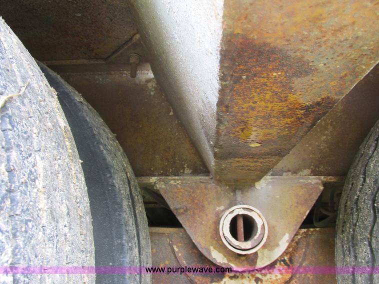 image for item E7292 1976 Load King mechanical fold down neck trailer