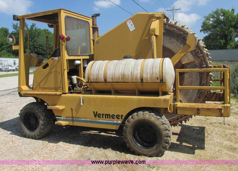 image for item E7305 1990 Vermeer CC135-84 rock/concrete saw