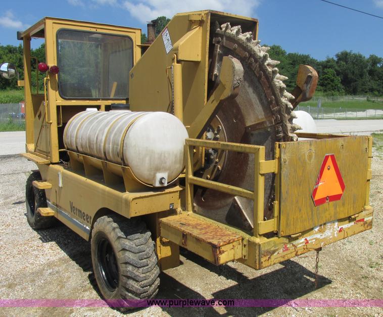 image for item E7305 1990 Vermeer CC135-84 rock/concrete saw