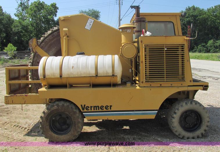 image for item E7305 1990 Vermeer CC135-84 rock/concrete saw