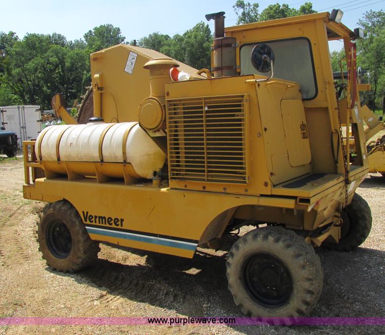 image for item E7305 1990 Vermeer CC135-84 rock/concrete saw