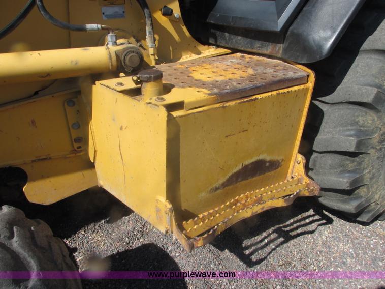 image for item E7307 1999 John Deere 310E backhoe