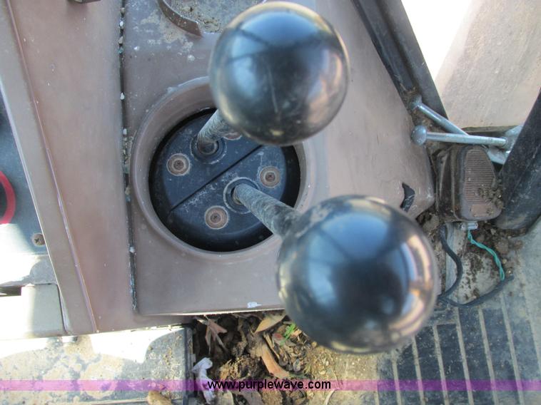 image for item E7307 1999 John Deere 310E backhoe