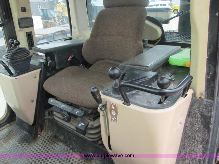 image for item E7316 2001 Caterpillar 963C track loader