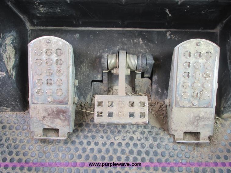 image for item E7316 2001 Caterpillar 963C track loader