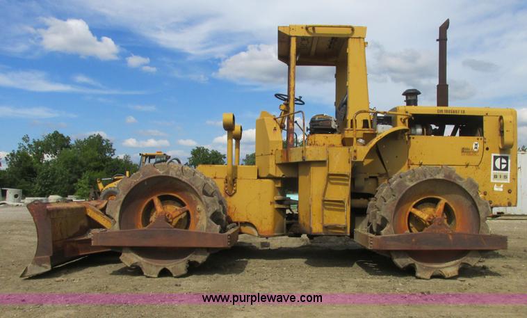 image for item E7320 1974 Caterpillar 815 compactor