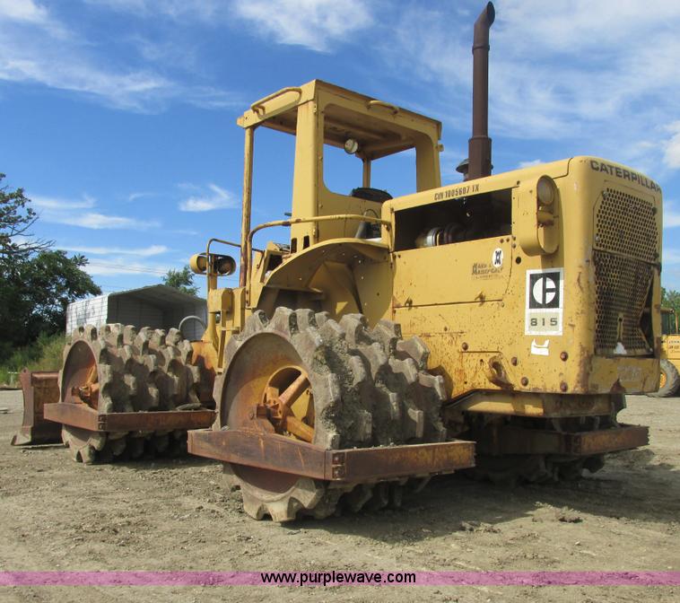 image for item E7320 1974 Caterpillar 815 compactor