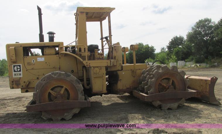 image for item E7320 1974 Caterpillar 815 compactor