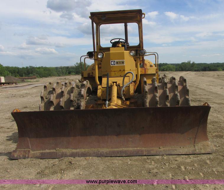 image for item E7320 1974 Caterpillar 815 compactor