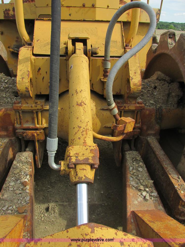 image for item E7320 1974 Caterpillar 815 compactor