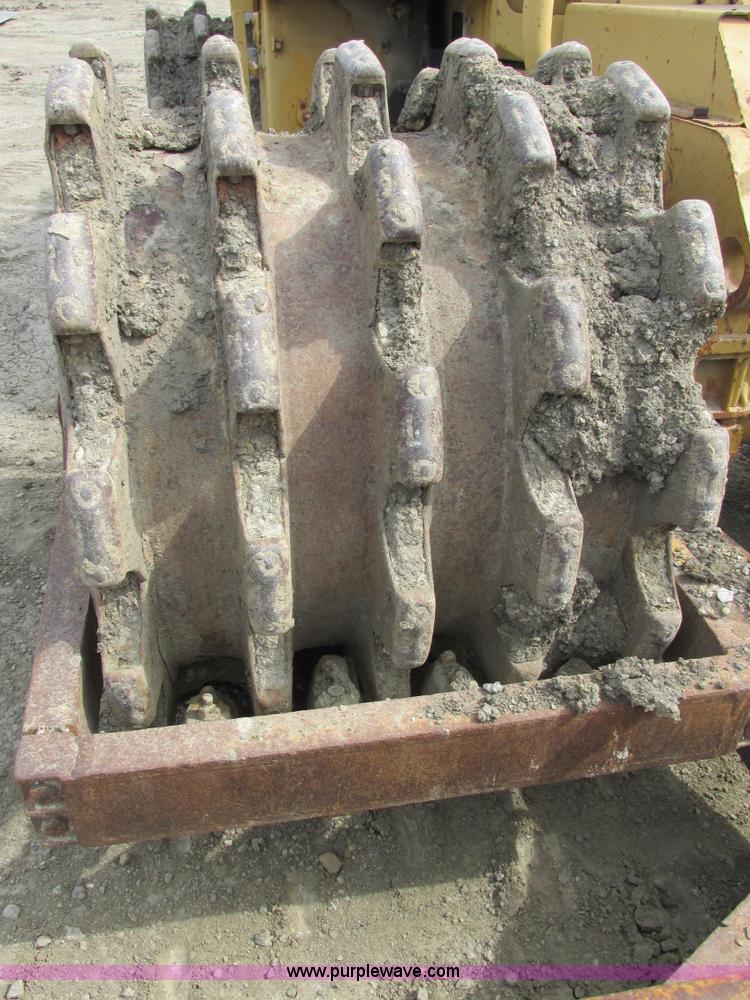 image for item E7320 1974 Caterpillar 815 compactor