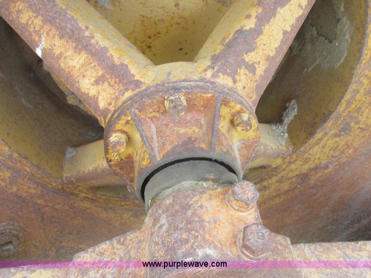 image for item E7320 1974 Caterpillar 815 compactor