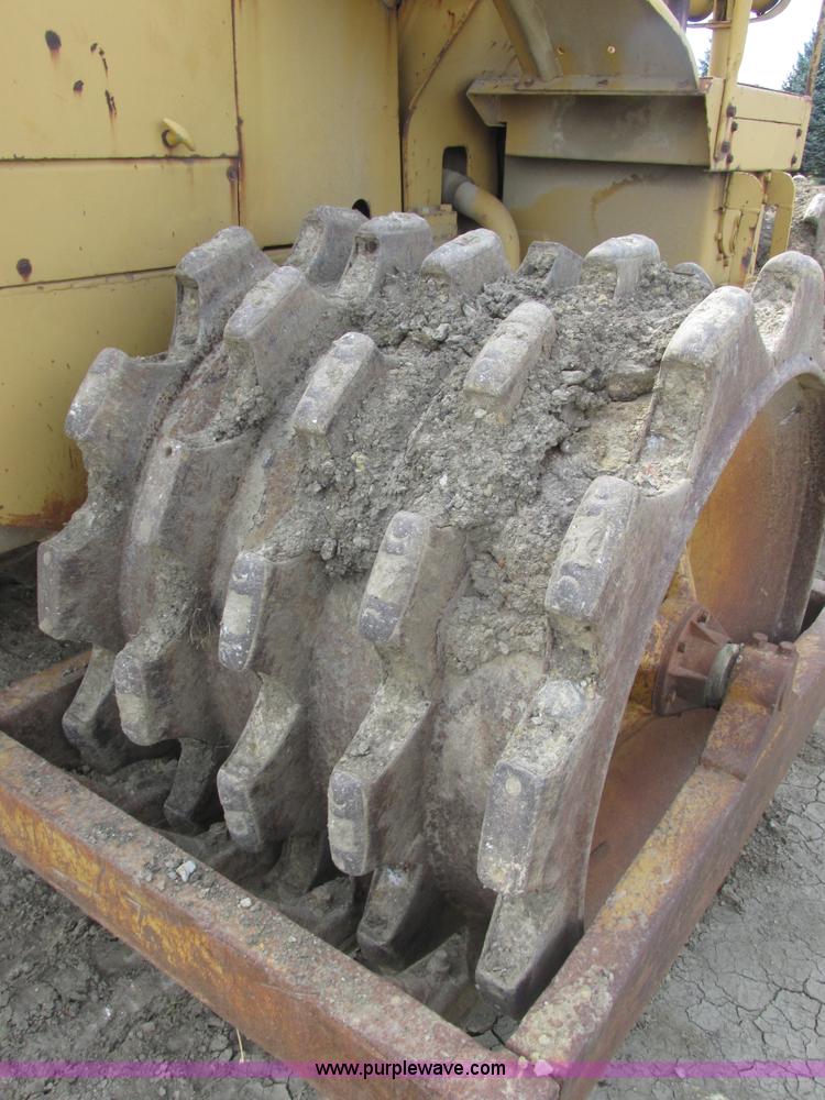 image for item E7320 1974 Caterpillar 815 compactor