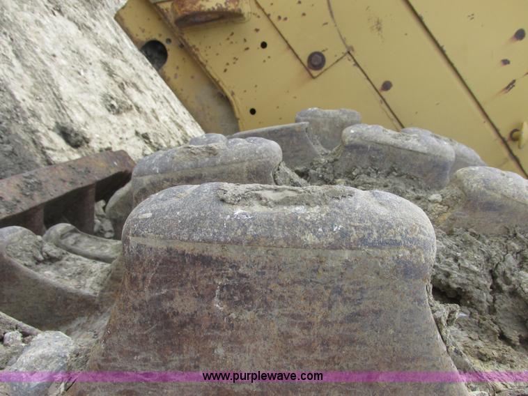 image for item E7320 1974 Caterpillar 815 compactor