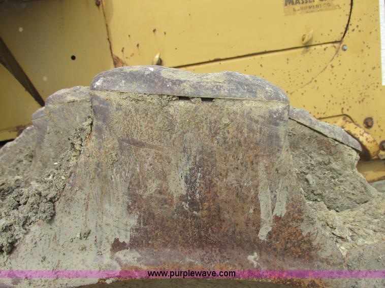 image for item E7320 1974 Caterpillar 815 compactor