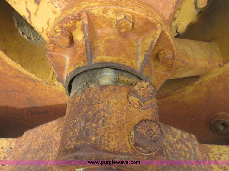 image for item E7320 1974 Caterpillar 815 compactor