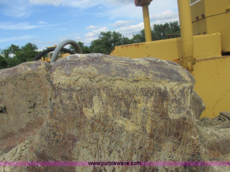 image for item E7320 1974 Caterpillar 815 compactor