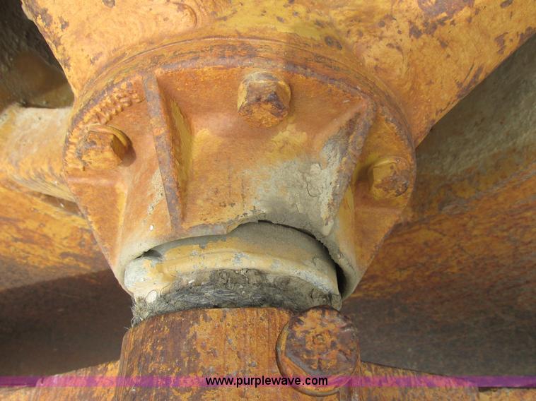 image for item E7320 1974 Caterpillar 815 compactor