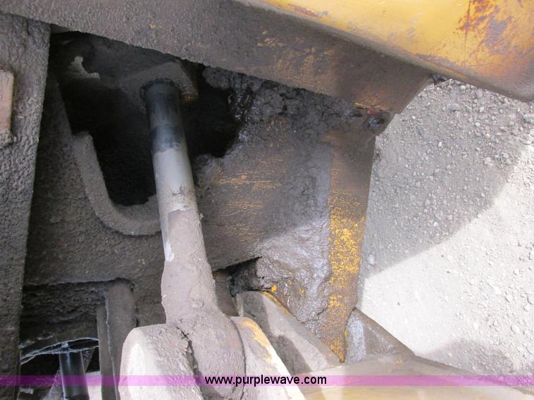 image for item E7320 1974 Caterpillar 815 compactor