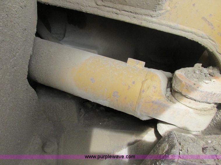 image for item E7320 1974 Caterpillar 815 compactor