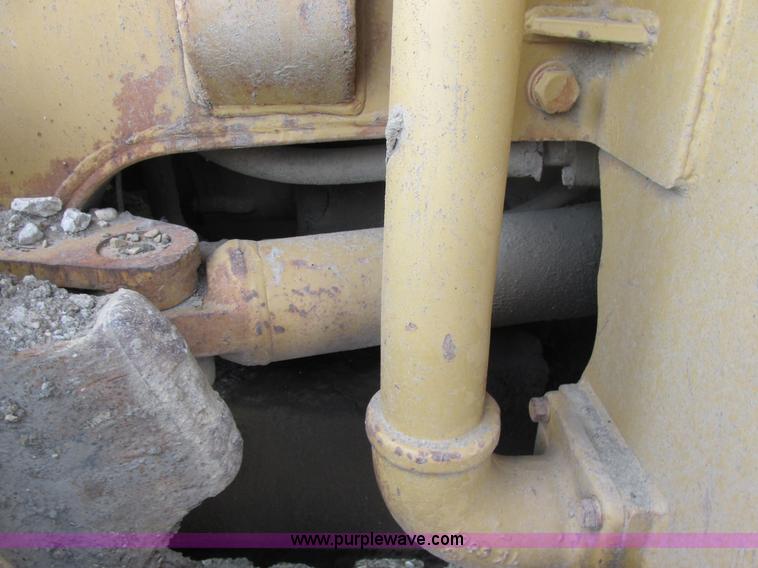 image for item E7320 1974 Caterpillar 815 compactor