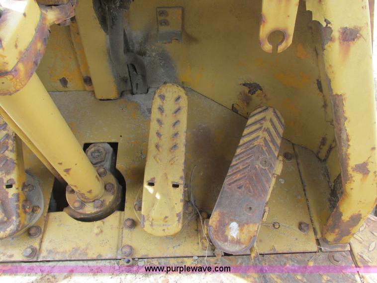 image for item E7320 1974 Caterpillar 815 compactor