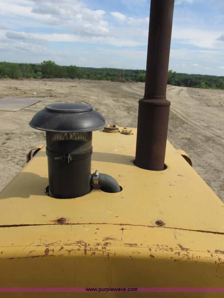 image for item E7320 1974 Caterpillar 815 compactor