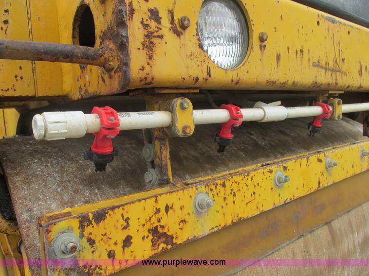 image for item E7323 Champion A471 articulated vibratory roller