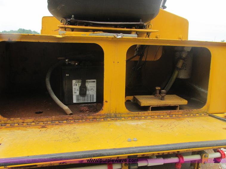 image for item E7323 Champion A471 articulated vibratory roller