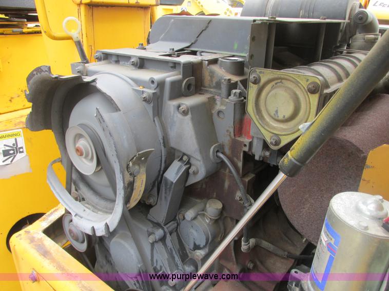 image for item E7323 Champion A471 articulated vibratory roller