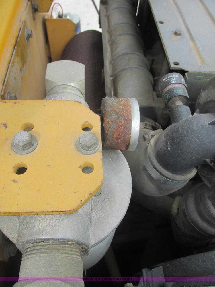 image for item E7323 Champion A471 articulated vibratory roller