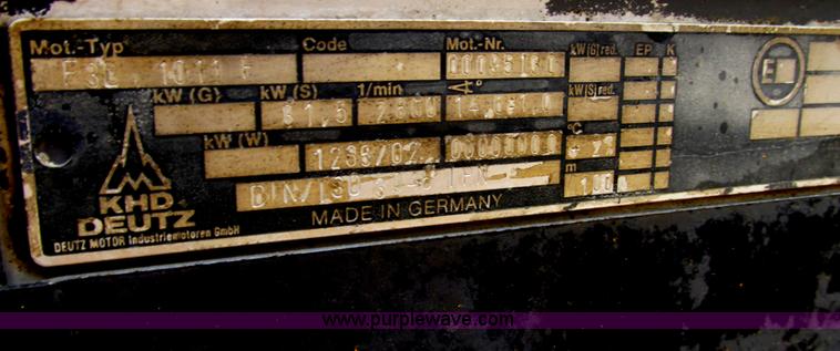 image for item E7323 Champion A471 articulated vibratory roller