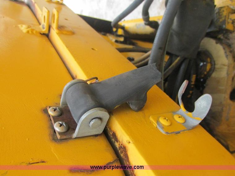 image for item E7323 Champion A471 articulated vibratory roller