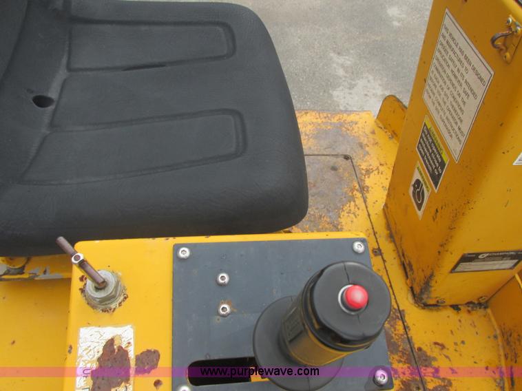 image for item E7323 Champion A471 articulated vibratory roller