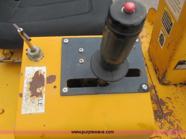 image for item E7323 Champion A471 articulated vibratory roller