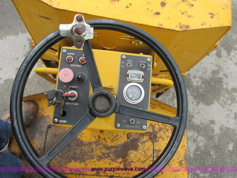 image for item E7323 Champion A471 articulated vibratory roller