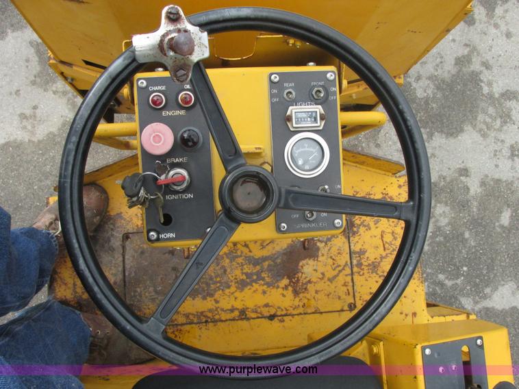 image for item E7323 Champion A471 articulated vibratory roller