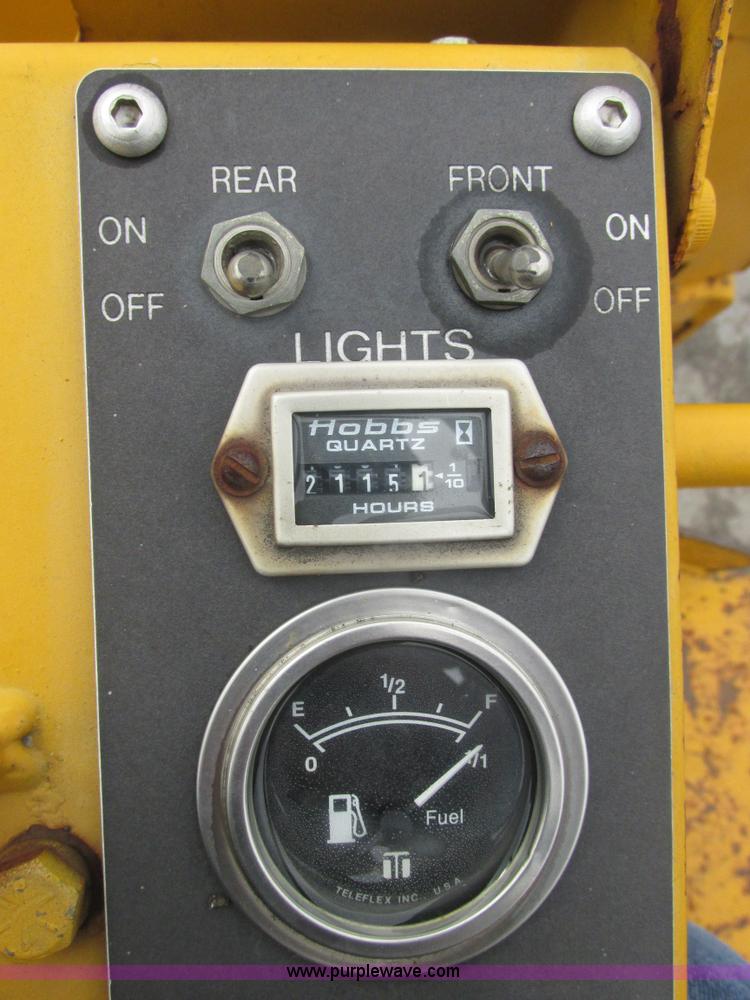 image for item E7323 Champion A471 articulated vibratory roller