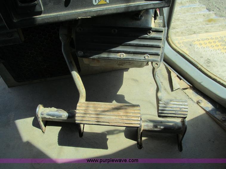 image for item F5091 2003 Caterpillar D6R LGP Series II dozer