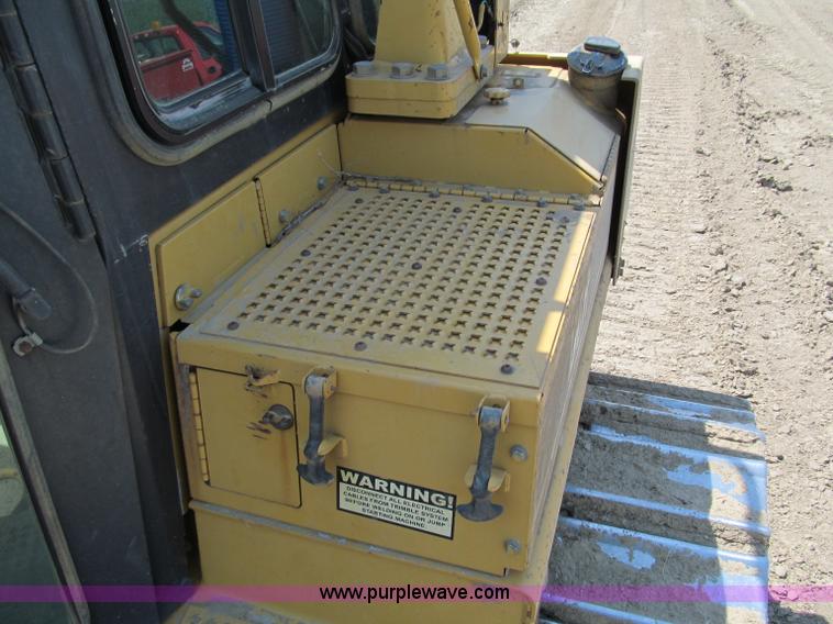 image for item F5091 2003 Caterpillar D6R LGP Series II dozer