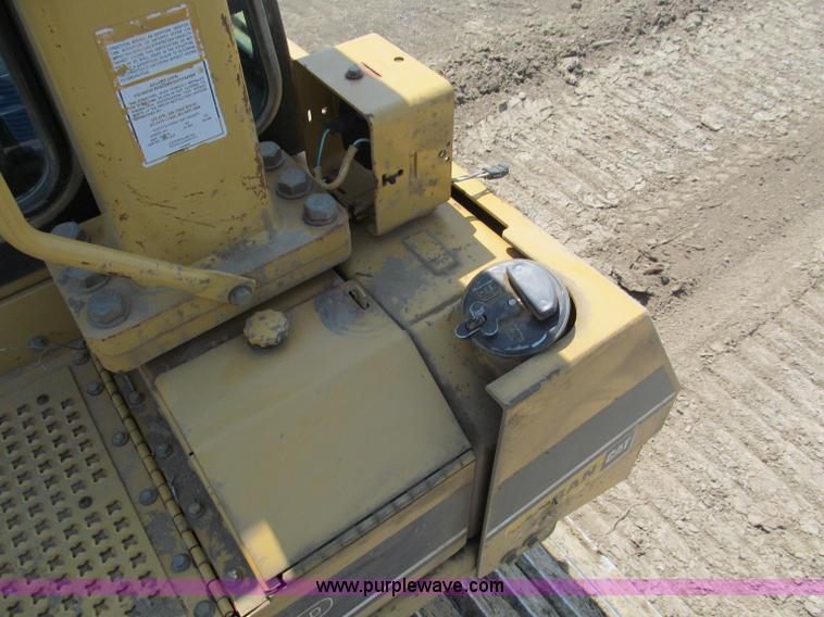 image for item F5091 2003 Caterpillar D6R LGP Series II dozer