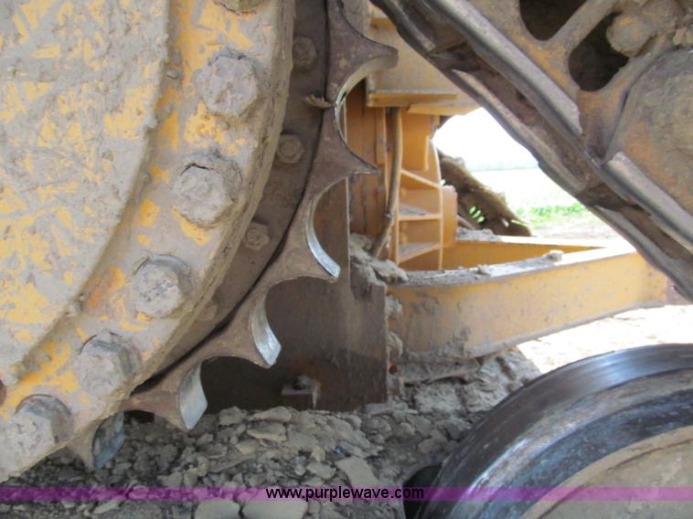 image for item F5091 2003 Caterpillar D6R LGP Series II dozer