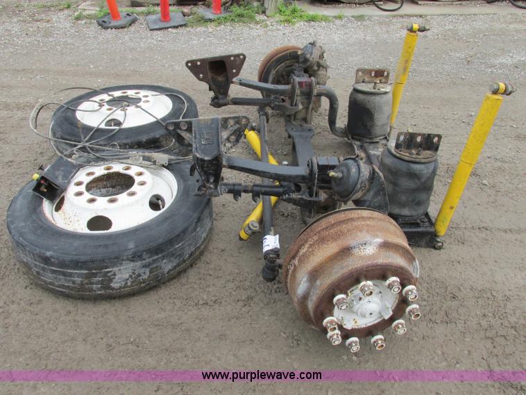 Steerable air tag axle in Warrensburg, MO Item F5176 sold Purple Wave