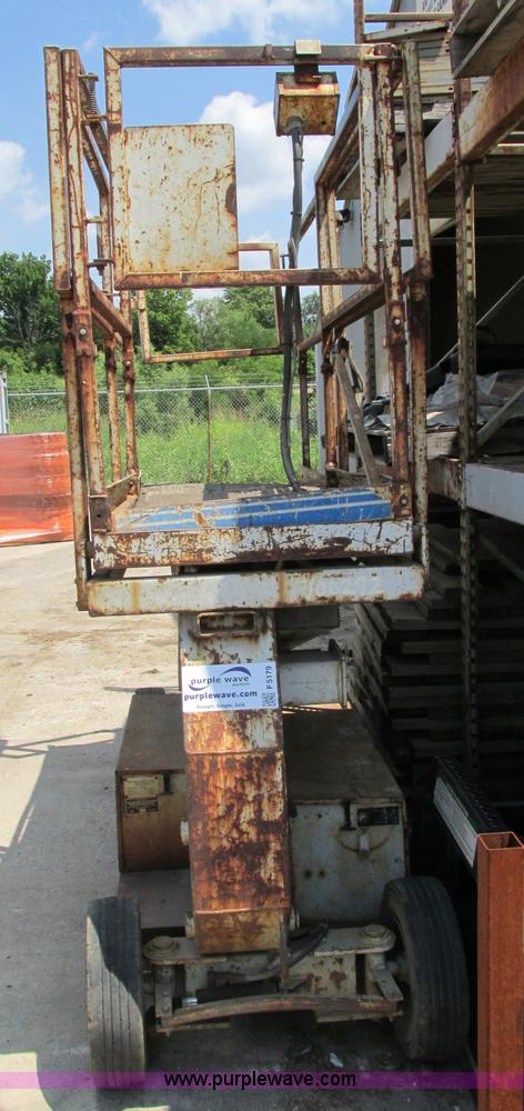 image for item F5179 Strato KRX20 scissor lift