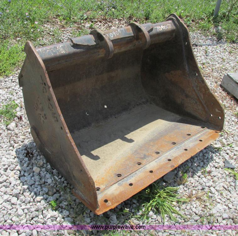 Bobcat 36" trenching bucket in Blue Springs, MO Item F5180 sold