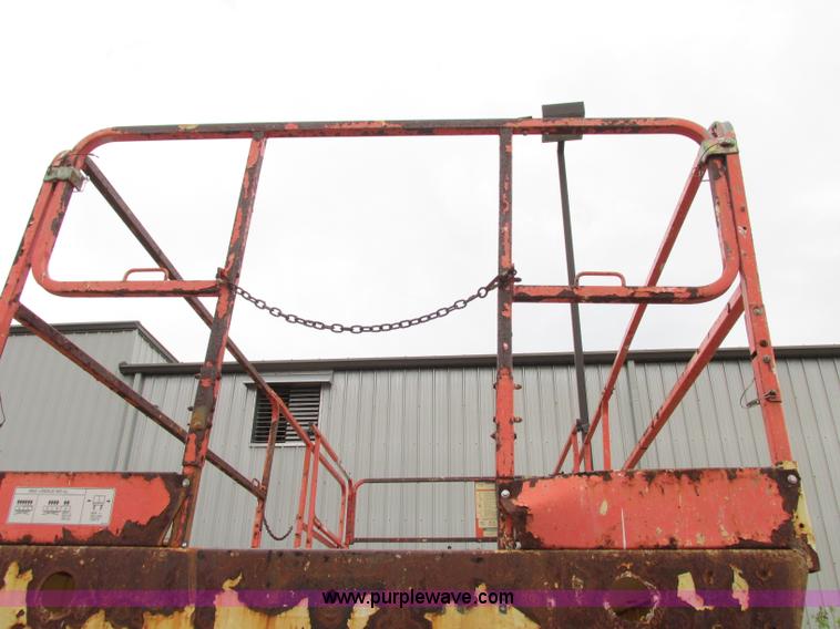 image for item F5189 2002 JLG 500RTS rough terrain scissor lift