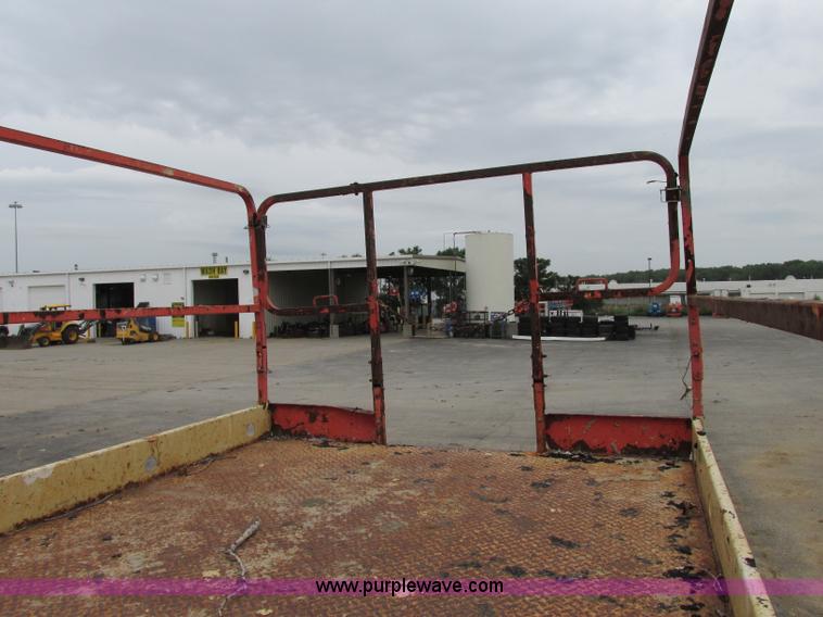 image for item F5189 2002 JLG 500RTS rough terrain scissor lift