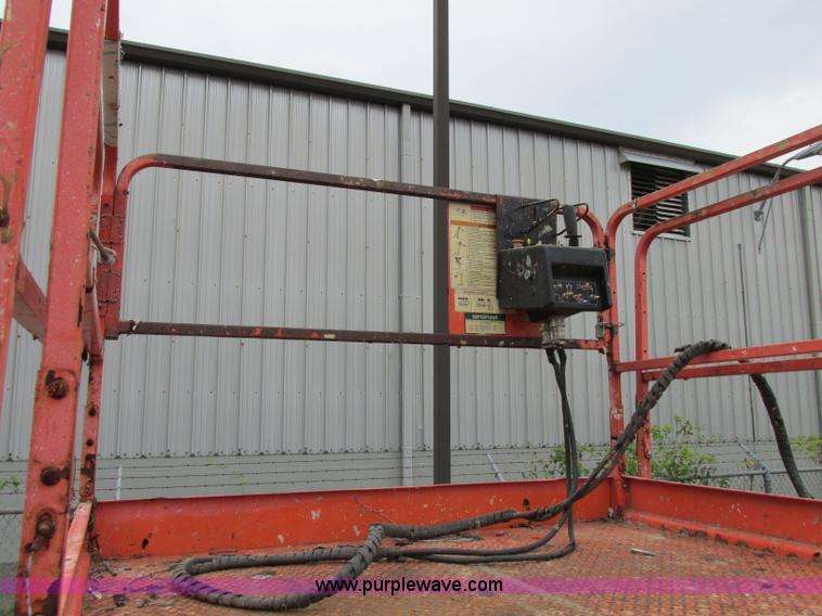 image for item F5189 2002 JLG 500RTS rough terrain scissor lift